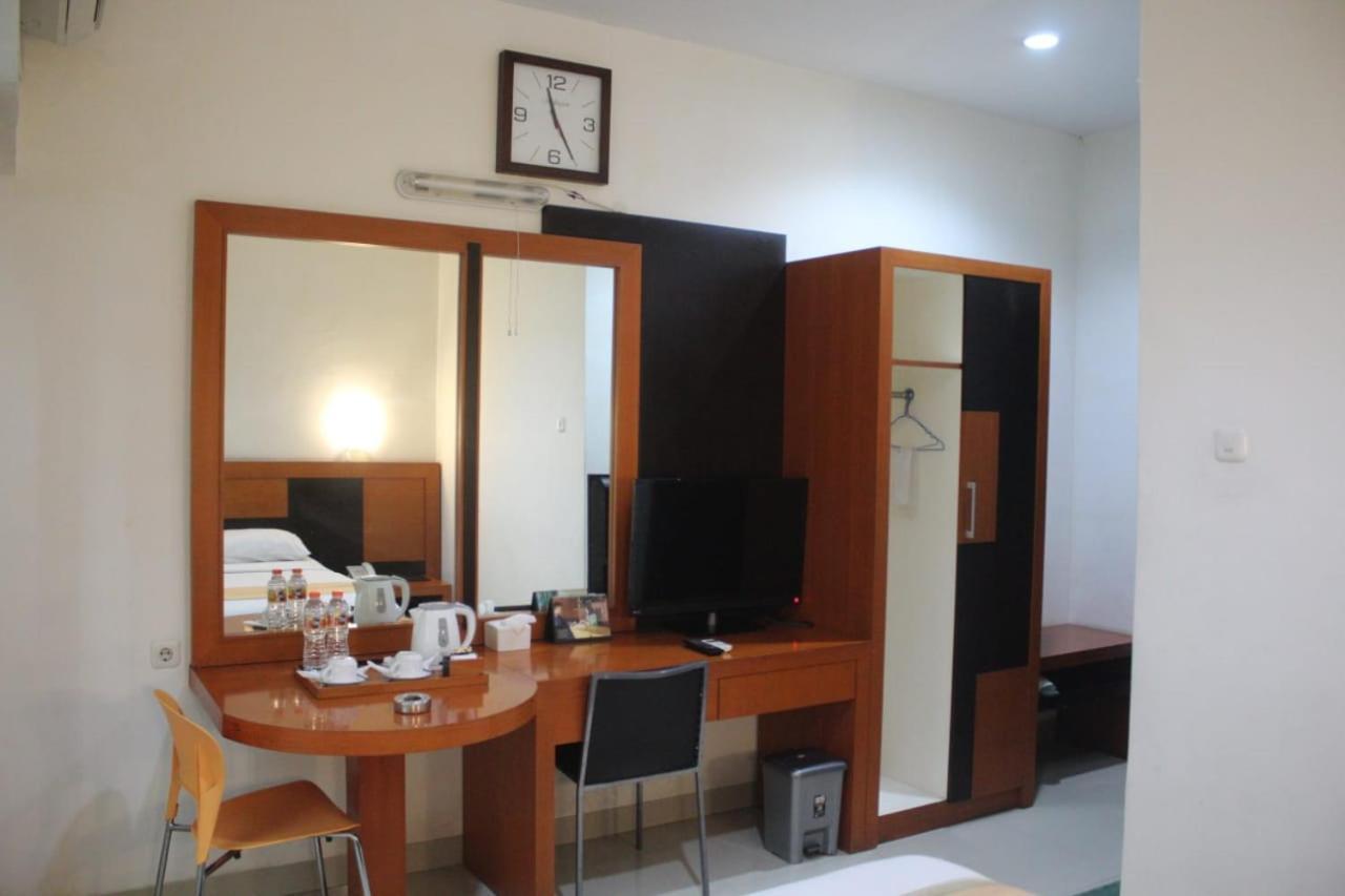 Hotel Grand Karawang Indah Exterior photo