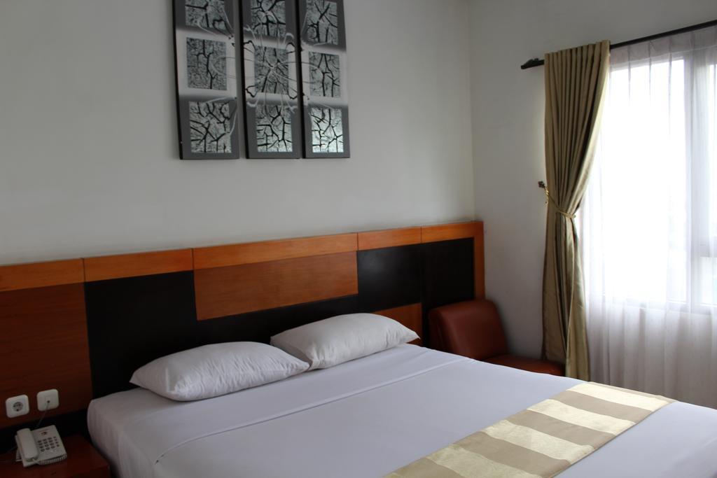 Hotel Grand Karawang Indah Exterior photo