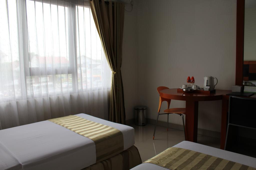 Hotel Grand Karawang Indah Exterior photo